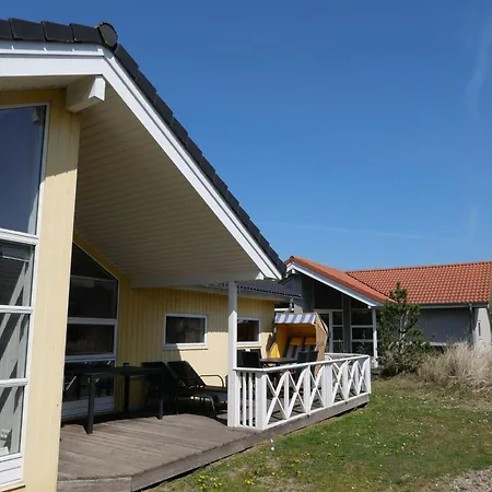 Geraeumiges Skandinavisches بيت للعطل Großenbrode