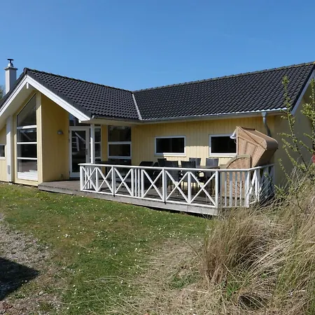 Geraeumiges Skandinavisches بيت للعطل Großenbrode